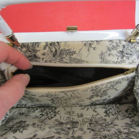 VINTAGE 50'S IVORY CROCHETED STRAW SMALL BAG W/METAL PAINTED HANDLE , VERY RETRO - Picture 10 of 11